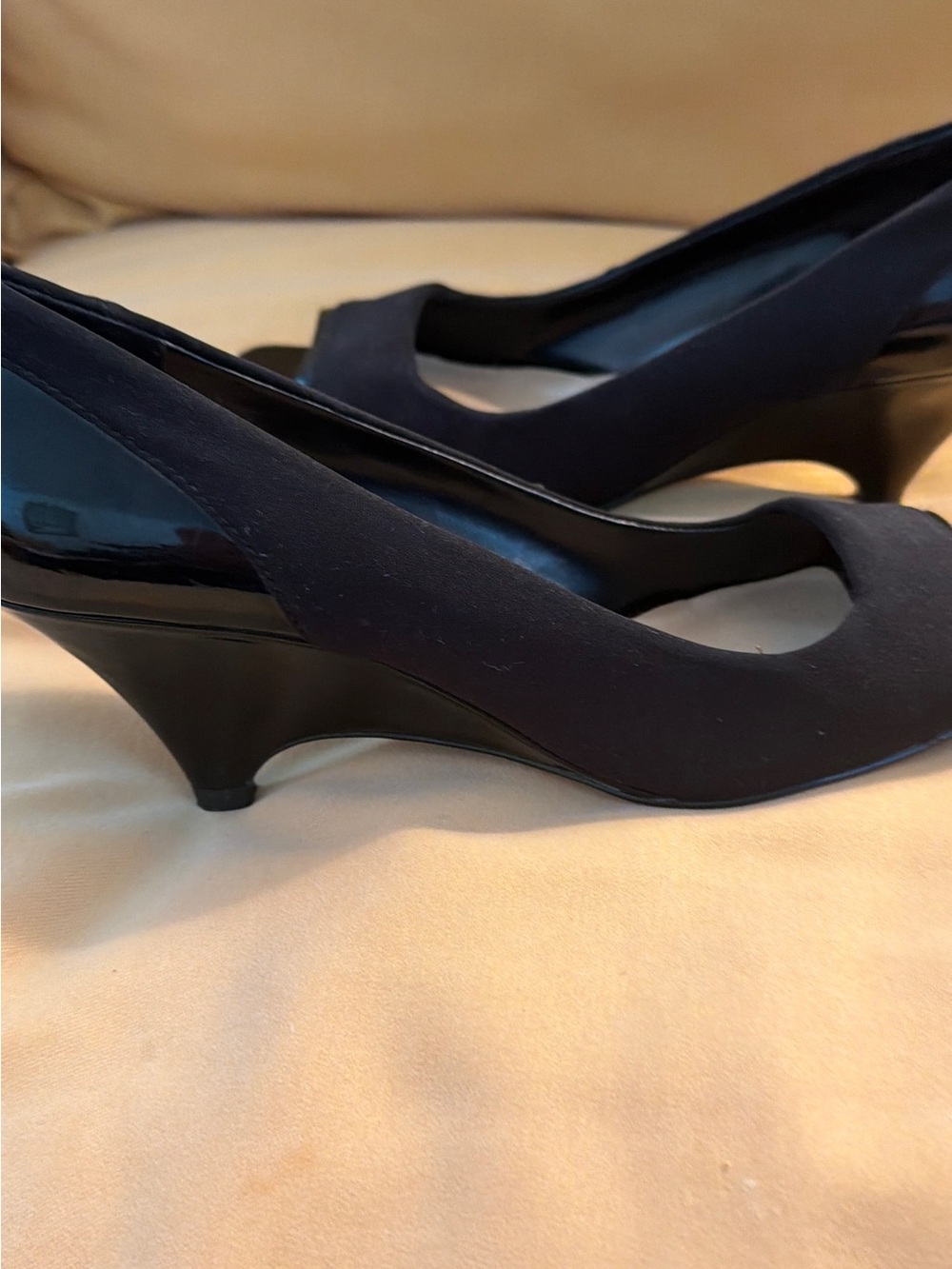 : Ellen Tracy Black Peep-Toe Wedge Pumps - 8M (Fits Narrow).